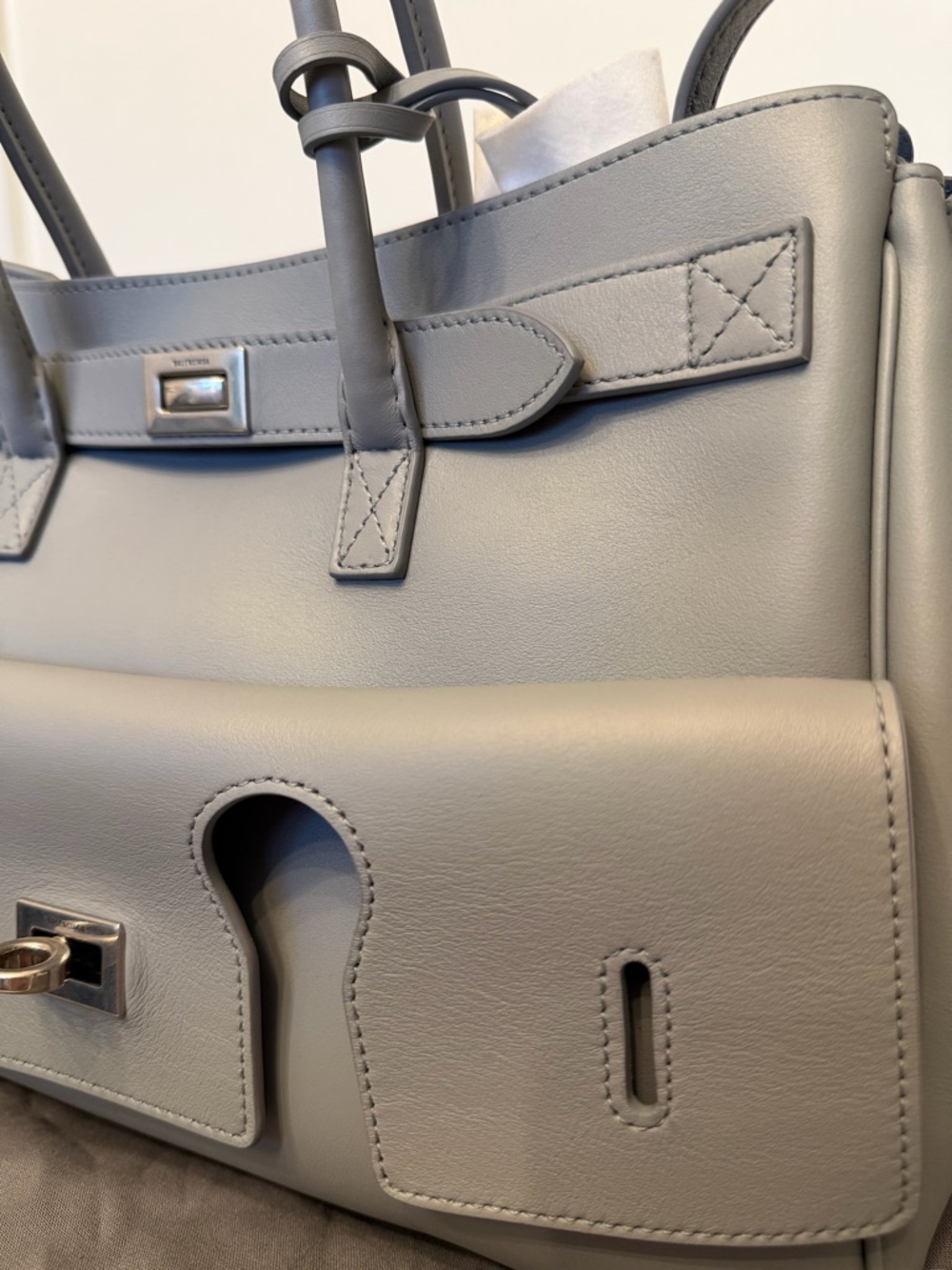 Balenciaga BEL AIR CARRY ALL BAG SMALL IN CLOUD GREY - Picture 6 of 16